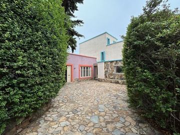 Casa en Venta en Propiedad única en centro histórico de Los Vilos. 2 casas con acceso independiente. Bodegón Cultural de Los Vilos
