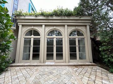 Casa en Venta en Propiedad única en centro histórico de Los Vilos. 2 casas con acceso independiente. Bodegón Cultural de Los Vilos