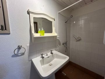 Casa en Venta en Propiedad única en centro histórico de Los Vilos. 2 casas con acceso independiente. Bodegón Cultural de Los Vilos