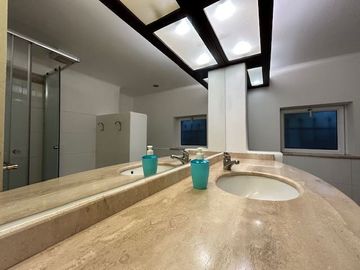 Casa en Venta en Propiedad única en centro histórico de Los Vilos. 2 casas con acceso independiente. Bodegón Cultural de Los Vilos