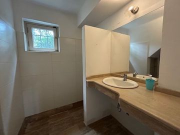 Casa en Venta en Propiedad única en centro histórico de Los Vilos. 2 casas con acceso independiente. Bodegón Cultural de Los Vilos
