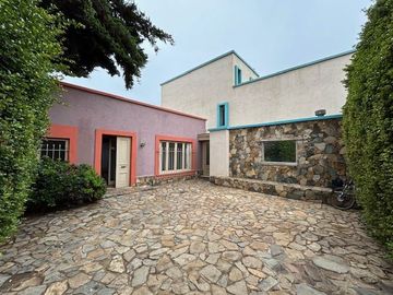 Casa en Venta en Propiedad única en centro histórico de Los Vilos. 2 casas con acceso independiente. Bodegón Cultural de Los Vilos