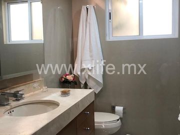 VENTA  CASA TIPO TOWN HOUSE, LOMAS DE CHAPULTEPEC