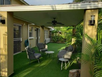SE VENDE O SE ALQUILA CASA EN EL PH EMBASSY GARDENS  CLAYTON