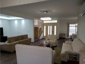 SE VENDE O SE ALQUILA CASA EN EL PH EMBASSY GARDENS  CLAYTON