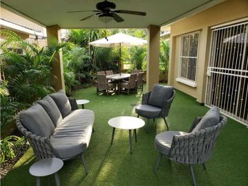 SE VENDE O SE ALQUILA CASA EN EL PH EMBASSY GARDENS  CLAYTON