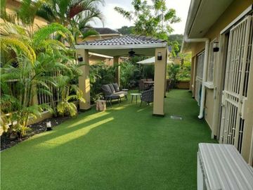 SE VENDE O SE ALQUILA CASA EN EL PH EMBASSY GARDENS  CLAYTON