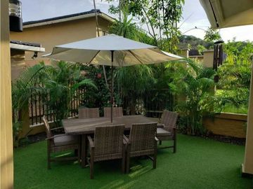 SE VENDE O SE ALQUILA CASA EN EL PH EMBASSY GARDENS  CLAYTON