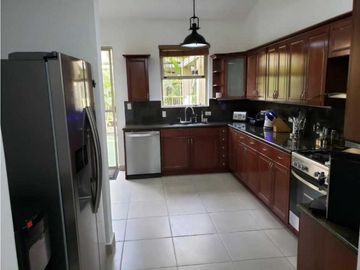 SE VENDE O SE ALQUILA CASA EN EL PH EMBASSY GARDENS  CLAYTON