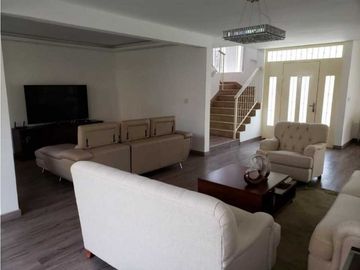 SE VENDE O SE ALQUILA CASA EN EL PH EMBASSY GARDENS  CLAYTON