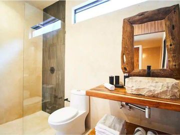 Departamento con alberca privada, comedor en exterior, paneles solares, rodeado