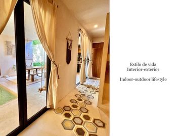 Departamento con alberca privada, comedor en exterior, paneles solares, rodeado