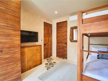 Departamento con alberca privada, comedor en exterior, paneles solares, rodeado