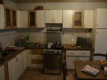 BURZACO: AMPLIA Y COMODA CASA , PARA 2 FAMILIAS O FAMILIA NUMEROSA. ZONA CENTRICA DE BURZACO. A POCAS CDRAS ESTACION Y CTRO COMERCIAL