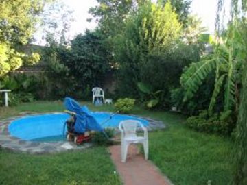 BURZACO: AMPLIA Y COMODA CASA , PARA 2 FAMILIAS O FAMILIA NUMEROSA. ZONA CENTRICA DE BURZACO. A POCAS CDRAS ESTACION Y CTRO COMERCIAL