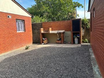 EXCELENTE VENTA DE CUATROS CASAS EN BLOQUE