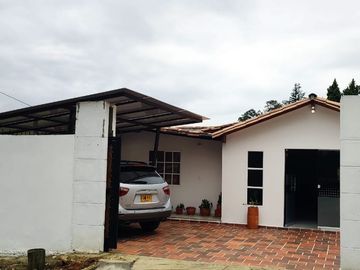 Te vendo esta lujosa y hermosa finca bien barata en Copacabana.