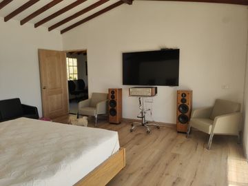 Te vendo esta lujosa y hermosa finca bien barata en Copacabana.
