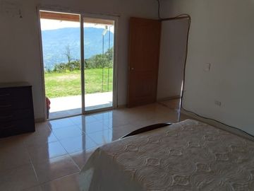 Te vendo esta lujosa y hermosa finca bien barata en Copacabana.