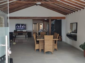 Te vendo esta lujosa y hermosa finca bien barata en Copacabana.