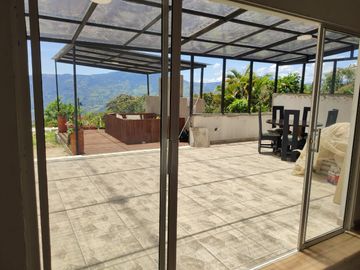 Te vendo esta lujosa y hermosa finca bien barata en Copacabana.