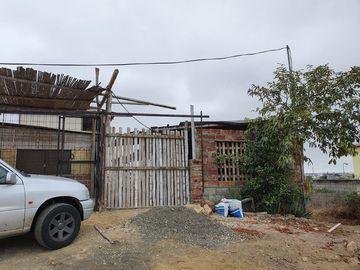Ballenita: Linda Casa Con Vista Al Mar