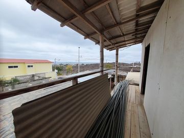 Ballenita: Linda Casa Con Vista Al Mar