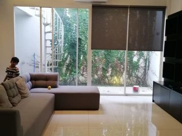 FOR SALE CLUSTER CRYSTAL RUMAH BAGUS RAPIH SEMI FURNISH DI GADING SERPONG