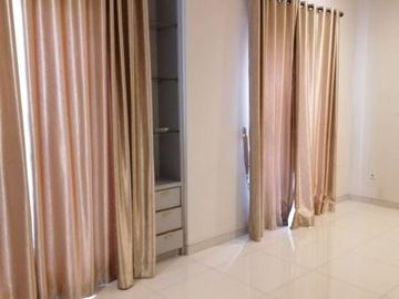 FOR SALE CLUSTER CRYSTAL RUMAH BAGUS RAPIH SEMI FURNISH DI GADING SERPONG