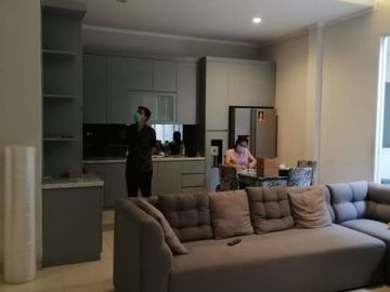 FOR SALE CLUSTER CRYSTAL RUMAH BAGUS RAPIH SEMI FURNISH DI GADING SERPONG