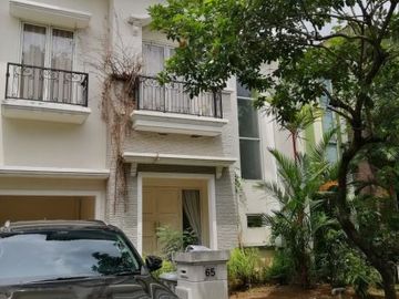 FOR SALE CLUSTER CRYSTAL RUMAH BAGUS RAPIH SEMI FURNISH DI GADING SERPONG