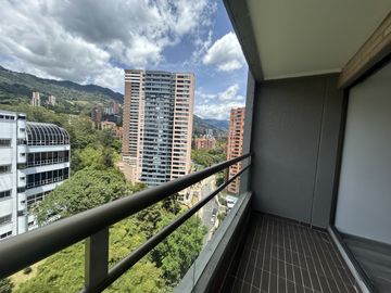 apartamento en arriendo en el tesoro. Cod A9433748