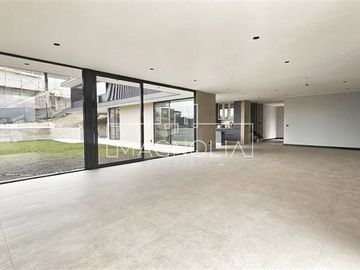 NUEVA A ESTRENAR - CONDOMINIO