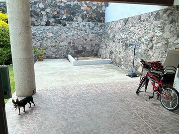 Se Vende Casa en Colinas del Bosque, 3 Recamaras, Jardín, Estudio en PB, 3.5 Bañ