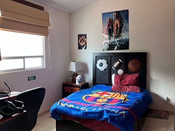Se Vende Casa en Colinas del Bosque, 3 Recamaras, Jardín, Estudio en PB, 3.5 Bañ