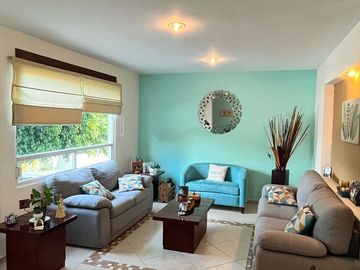 Se Vende Casa en Colinas del Bosque, 3 Recamaras, Jardín, Estudio en PB, 3.5 Bañ