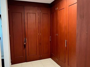 Se Vende Casa en Colinas del Bosque, 3 Recamaras, Jardín, Estudio en PB, 3.5 Bañ