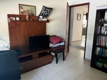 Se Vende Casa en Colinas del Bosque, 3 Recamaras, Jardín, Estudio en PB, 3.5 Bañ