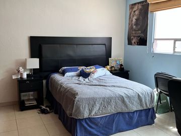 Se Vende Casa en Colinas del Bosque, 3 Recamaras, Jardín, Estudio en PB, 3.5 Bañ