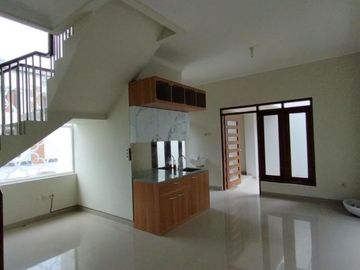 Disewakan Rumah 2 Lantai Dekat Terminal Jombor Dalam Perumahan