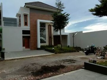 Disewakan Rumah 2 Lantai Dekat Terminal Jombor Dalam Perumahan