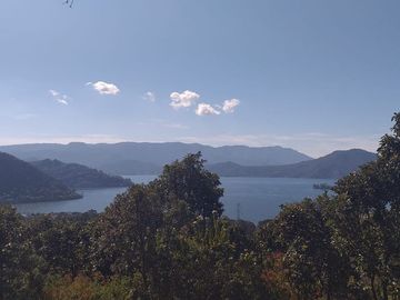 TERRENO CON VISTA AL LAGO