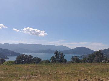 TERRENO CON VISTA AL LAGO