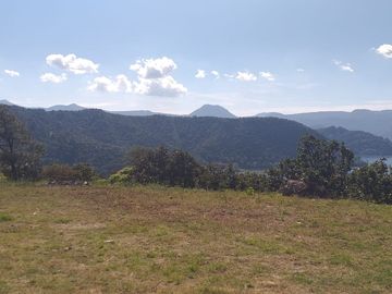 TERRENO CON VISTA AL LAGO