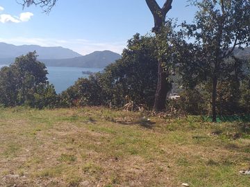 TERRENO CON VISTA AL LAGO