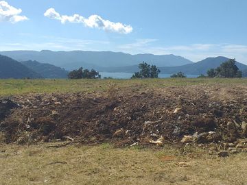 TERRENO CON VISTA AL LAGO