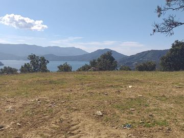 TERRENO CON VISTA AL LAGO