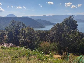 TERRENO CON VISTA AL LAGO