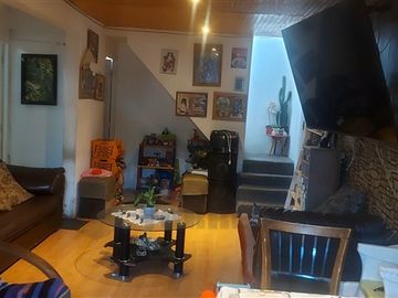 Casa en venta de 4 dorm. en La Florida
