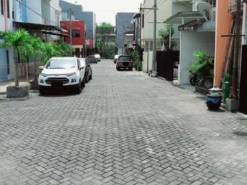 Rumah di Nginden Semolo, Murah, Strategis
